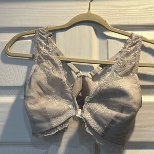 Spanx Undie-Tectable Lace Front Close Bralette S Light Gray